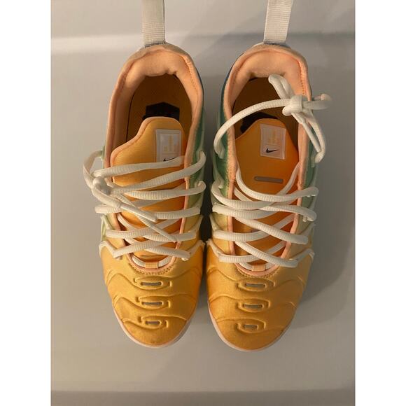 Nike Wmns Air VaporMax Plus White-Light Menta AO4550-100 Sz 6 - Picture 2 of 8